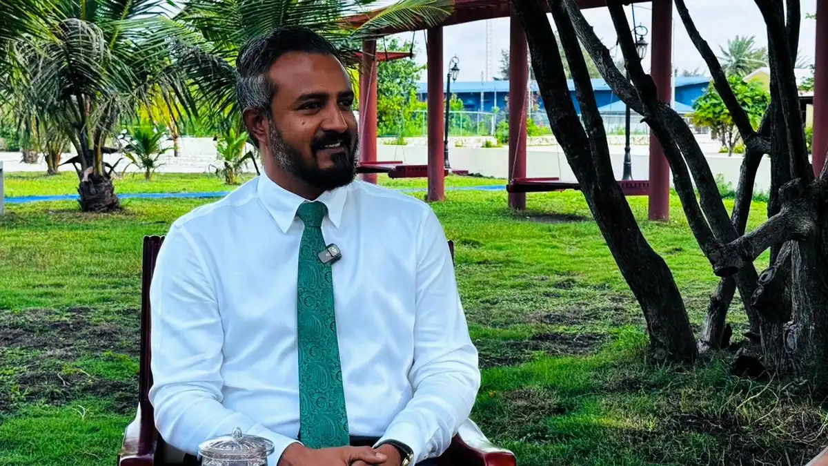 ކުޅުދުއްފުށި ސިޓީ ކައުންސިލްގެ މޭޔަރު މުހައްމަދު އާތިފް، ރާއްޖެ ޓީވީގެ "ފަށާއިރު" ޕްރޮގްރާމްގައި ވާހަކަދައްކަވަނީ.