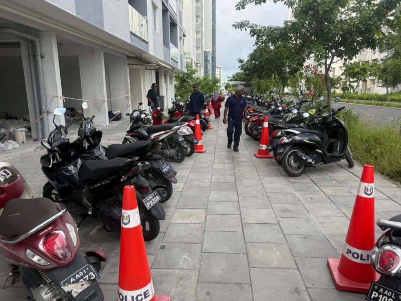 ހުޅުމާލޭ ދުވާރުމަތީ ޕާކުކުރުން އާންމު އުނދަގުލަކަށް، އެކަން ނުކުރަން ފުލުހުން އެދިއްޖެ