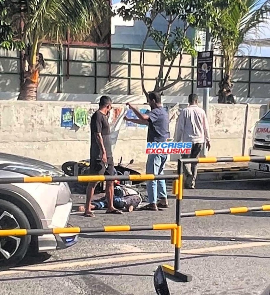 ސައިކަލަކާއި ލޮރީއެއް ޖެހި އެކްސިޑެންޓެއް