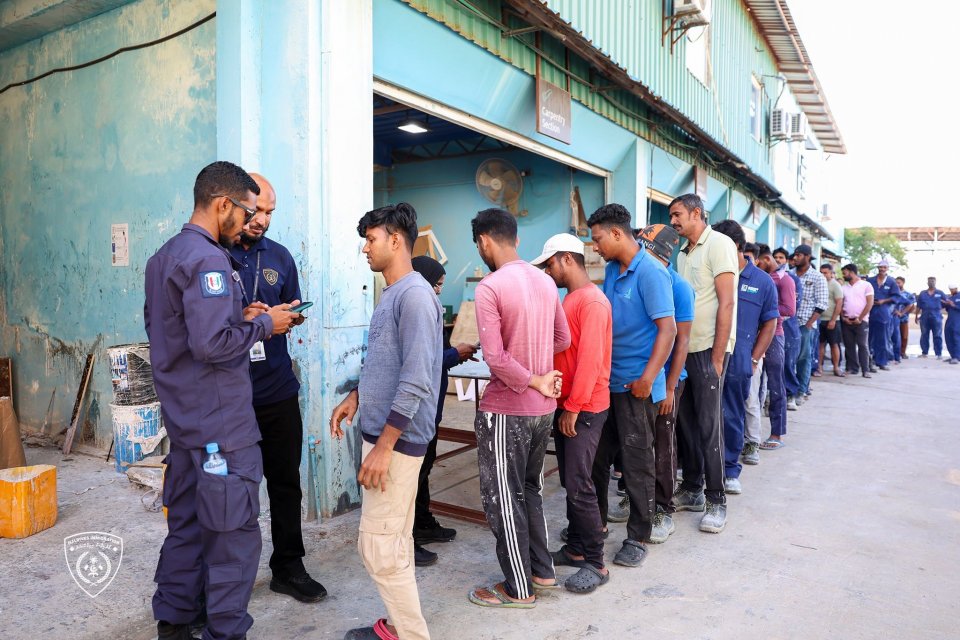 ތިލަފުށިން 32 ބިދޭސީއަކު އިމިގްރޭޝަންގެ ބެލުމުގެ ދަށަށް