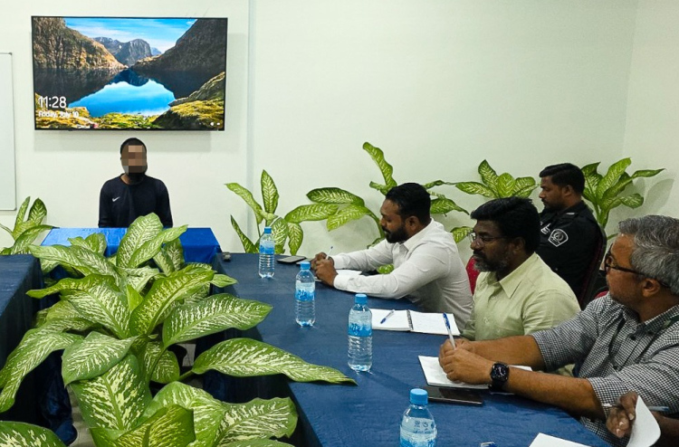 ޕެރޯލް އަށް ޝަރުތު ހަމަވާ ގައިދީންނާ އިންޓަވިއު ކޮށްފި