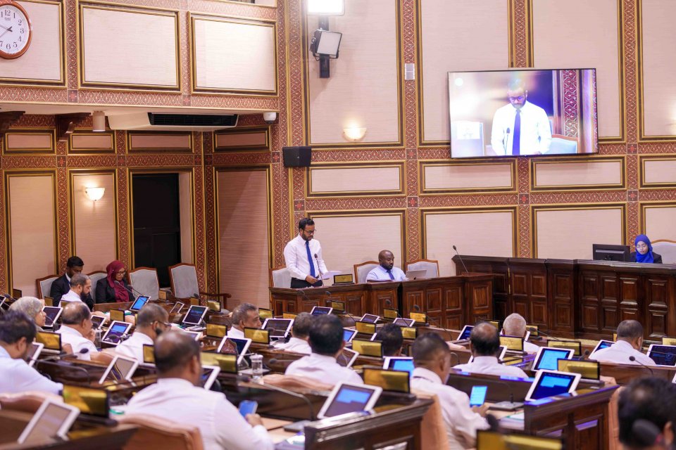 ދެވަނަ އެއާޕޯޓެއް އަޅާއިރު ބަލަންޖެހޭނީ އާބާދީއަށް: މިނިސްޓަރު