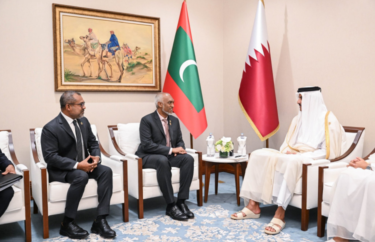 ގަތަރުގެ ކުރީގެ އަމީރު އަވަހާރަވުމުގެ ހިތާމައިގައި ބައިވެރިވެވަޑައިގަތުމަށް ރައީސް މުއިއްޒު އެ ގައުމަށް