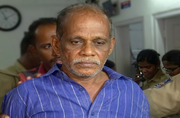 ކެރަލާގެ ބޮޑު ގާތިލް ކޯޓުގައި ބުނީ އޭނާ އަކީ ގާންދީ ނޫން ކަމަށް، ހުރަސްއެޅި ކޮންމެ މީހަކު މަރާލާނެ ކަމަށް