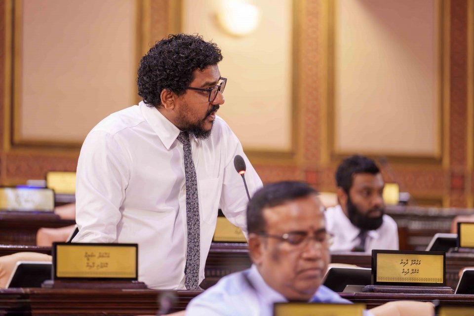 މަސައްކަތްތެރިންގެ ހައްގުތައް ވަޒަން ކުރަނީ ގައުމީ ސަލާމަތަށް ހުރި ނުރައްކަލެއްގެގޮތުގައި: މައުރޫފް