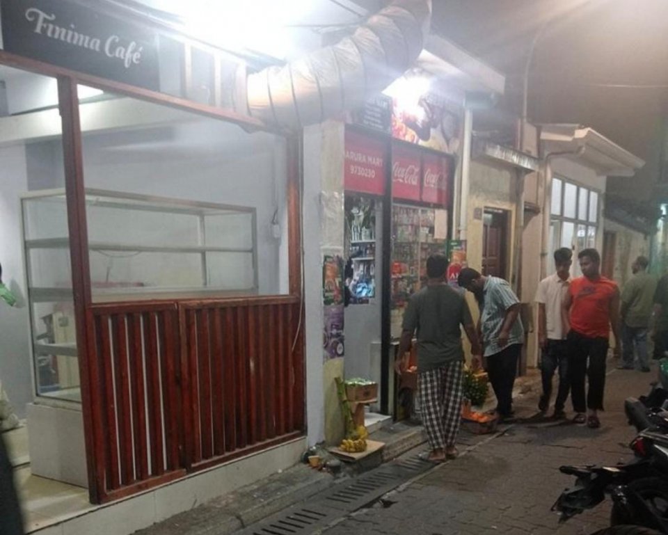 މާލޭގެ މަގުމަތީގައި މުދާ ބަހައްޓައިގެން ވިޔަފާރިކުރުމުން ޖޫރިމަނާކޮށްފި