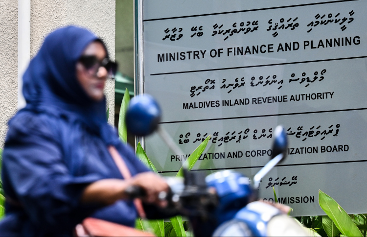 މީރާގެ ޑެޕިއުޓީ ކޮމިޝަނަރަކަށް ކުރިމަތިލާން ހުޅުވާލައިފި