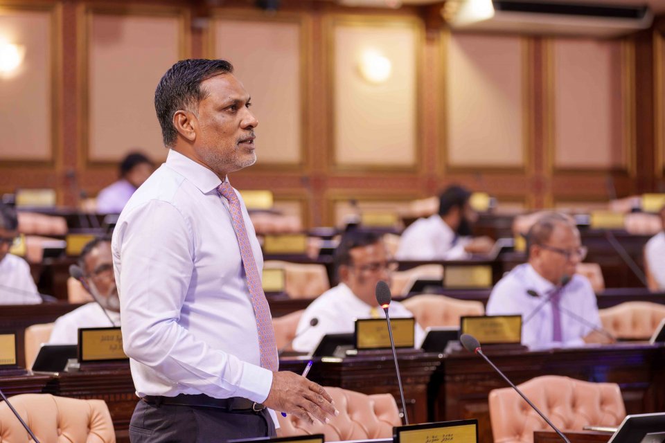 މަޖިލީސް ހުއްޓުވައިގެން ސަރުކާރުން ހަދާ ގޯސްތައް ފޮރުވިދާނެ ކަމަށް ބެލުމަކީ ހެދޭނެ ވަރަށް ބޮޑު ގޯހެއް
