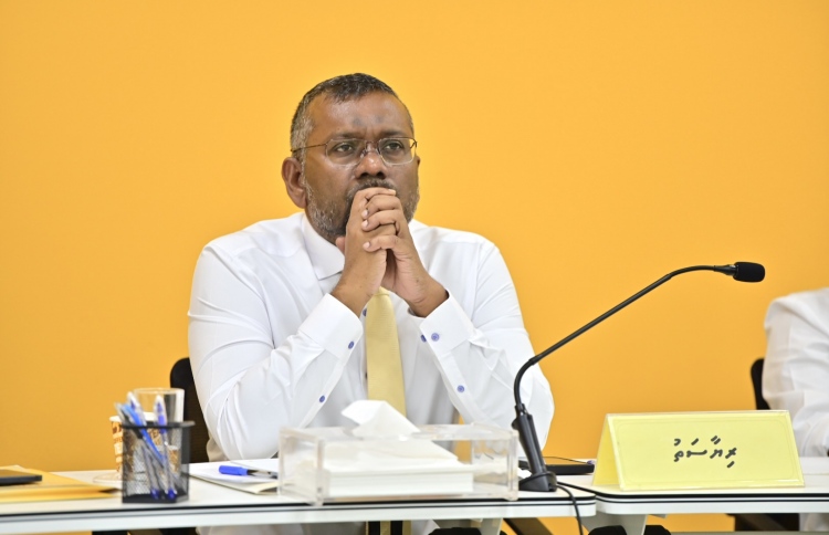 ކުންފުނިތަކުން ފުރަތަމަ ވަކިކުރަންވީ ހިނގަން ތިބި މީހުން: ފައްޔާޒު