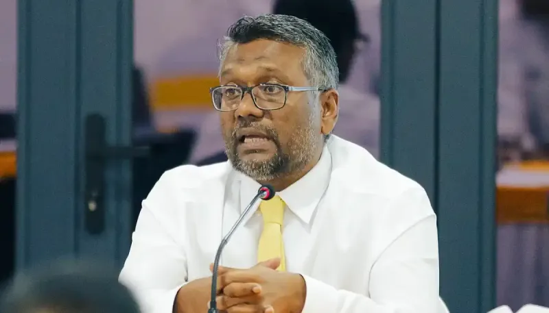 މިސަރުކާރުން ދަނީ ކަޅު އަނދިރި ހޮހަޅައެއްގައި ރައްޔިތުން ބައި ތިއްބައިގެން، ނުބައި ނިންމުންތައް ނިންމަމުން: ފައްޔާޒު
