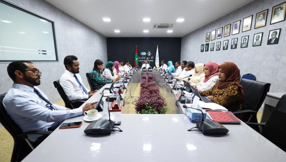 މާލޭގައި އުޅޭ ރަށްރަށުގެ ރައްޔިތުންނާ ބައްދަލުކުރަން ކައުންސިލްތަކަށް ހިލޭ ޖާގަ ދެނީ