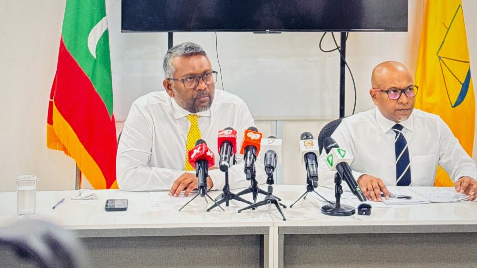 އެސްއޯއީތަކުން މީހުން މަދުކުރާއިރު މިދަނީ އެމްޑީޕީ ސަރުކާރުގައި މުވައްޒަފުންތިބި އަދަދާ ދިމާލަށް: ފައްޔާޒު
