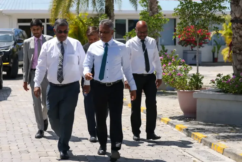 މާލެ ސިޓީގެ ތަރައްގީއާ ގުޅޭ ގޮތުން މަޝްވަރާކުރަން މޭޔަރު އާޒިމް، އިންޑިއާގެ ސަފީރާ ބައްދަލުކުރައްވައިފި