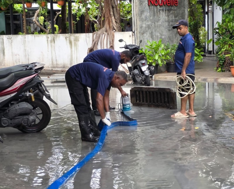 މާލޭގެ ބައެއް ހިސާބުތަކަށް އުދަ އަރައިފި؛ އެމްއެންޑީއެފުން ފެން ހިންދަނީ
