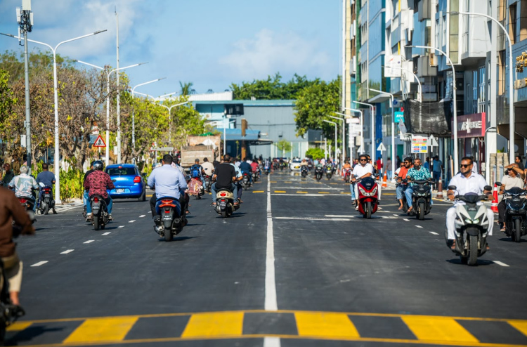 ބޮޑުތަކުރުފާނު މަގުގައި އަލަށް ހެދި ބައިގައި ގަވާއިދާ ހިލާފަށް ޕާކު ކުރާ ނަމަ ފިޔަވަޅު އަޅަނީ
