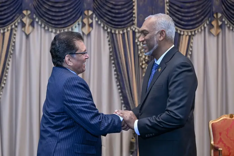ބަންގްލަދޭޝްގެ ޚާރިޖީ ވަޒީރު ރައީސް މުއިއްޒު އާ ބައްދަލު ކުރައްވައިފި