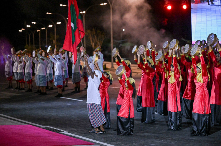 ހަވާ އެރުވުމާ އެކު މިނިވަން ދުވަހުގެ ރަސްމީ ކުޅިވަރުތައް ބާއްވައިފި