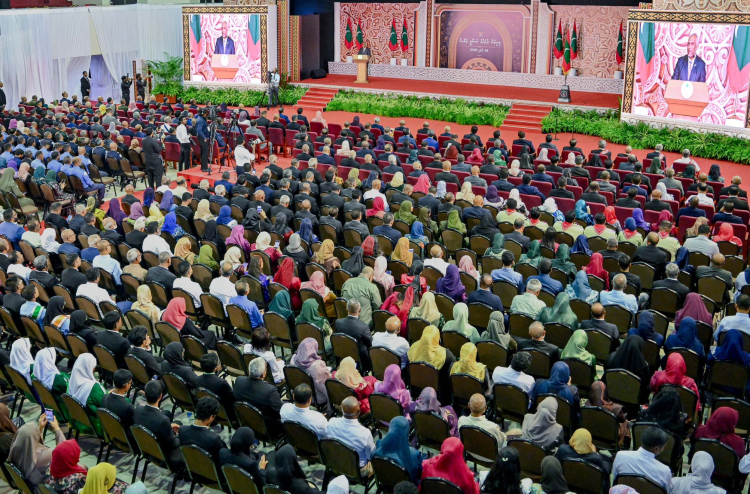 ސާކް އަލުން ހިންގަން މެދުވެރިއަކަށް ވާން ތައްޔާރު: ރައީސް