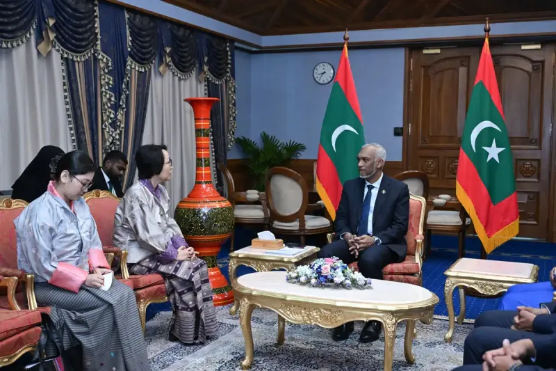 ކިންގްޑަމް އޮފް ބޫޓާނު ސަރުކާރުން ރާއްޖެއަށް ކަނޑައެޅުއްވި އައު ސަފީރު، އެކަމަނާގެ ސަފީރުކަމުގެ ފަތްކޮޅު ރައީސުލްޖުމްހޫރިއްޔާއަށް އަރުވައިފި