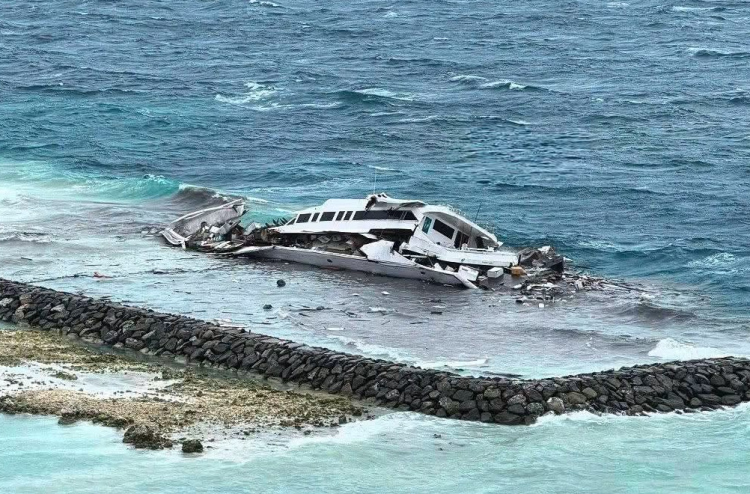 "މާފުށީ ފްލޯޓިން ބާ" ފަރުމައްޗަށް ލައްވެ ހިނދުކޮޅެއްގެ ތެރޭ ފުނޑުފުނޑު ވެއްޖެ