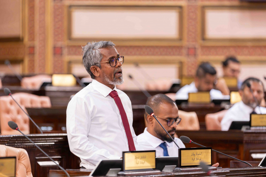 ކުނބުރުދުއަށް ކުނި ޖަމާކުރުމާ ދެކޮޅަށް އަޑު އުފުއްލަވަނިކޮށް ޒިޔާދު ތަޅުމުން ބޭރުކޮށްފި