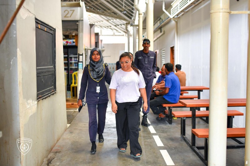 ހުޅުމާލެ ރަށު މާރުކޭޓު ފާސްކޮށް، ގަވާއިދާ ޚިލާފަށް އުޅުނު 20 ބިދޭސީއަކު ބަންދަށް