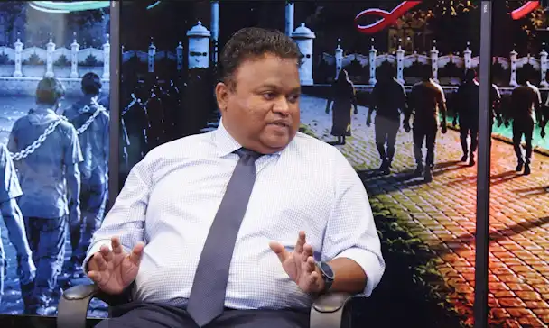 ސަބްމެރިން ކޭބަލް މަޝްރޫއުގައި ވެރިންގެ މޭޒުން ކައްސާލައިގެން ރާއްޖެ ވެއްޓުނީ ބޭރު ބައެއްގެ ގުދަނެއްގެ މެއިންޓެނެންސް އޮފިސަރަކަށް: ރިޔާޒް މަންސޫރު
