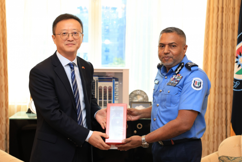 ޗައިނާއާ ގުޅިގެން ފުލުހުންގެ ގާބިލުކަން އިތުރުކުރުމަށް ސަފީރާ މަޝްވަރާކޮށްފި