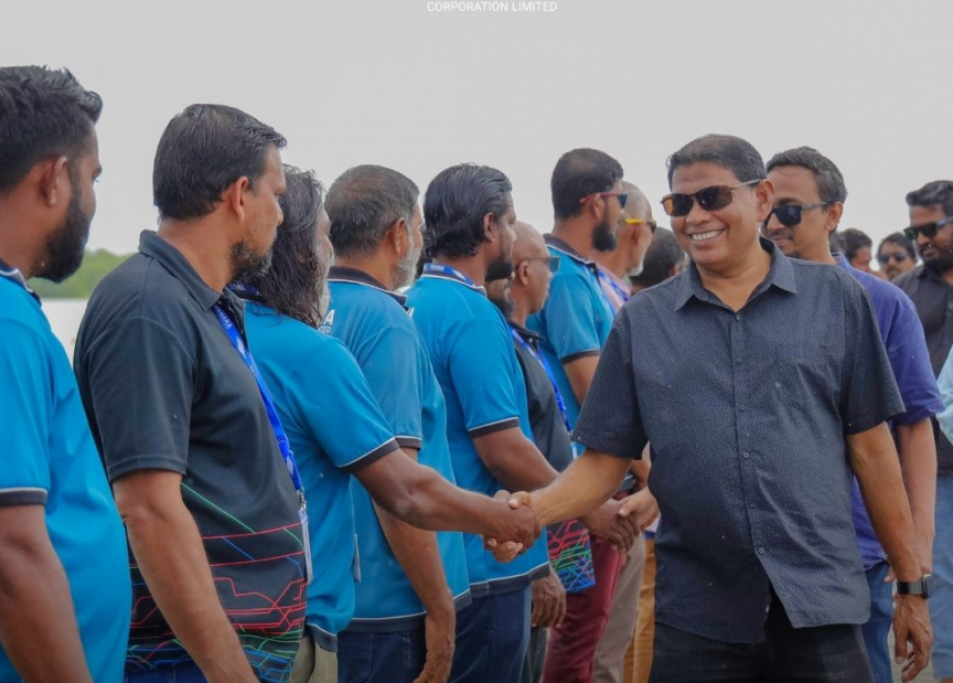 އައްޑޫ ފެނަކައިގެ ކުރީގެ އިސްވެރިންނަށް ކުރެވޭ ކޮރަޕްޝަނުގެ ތުހުމަތުތައް ތަހުގީގުކުރަން އަންގަން މަޖިލީހުން ފާސްކޮށްފި