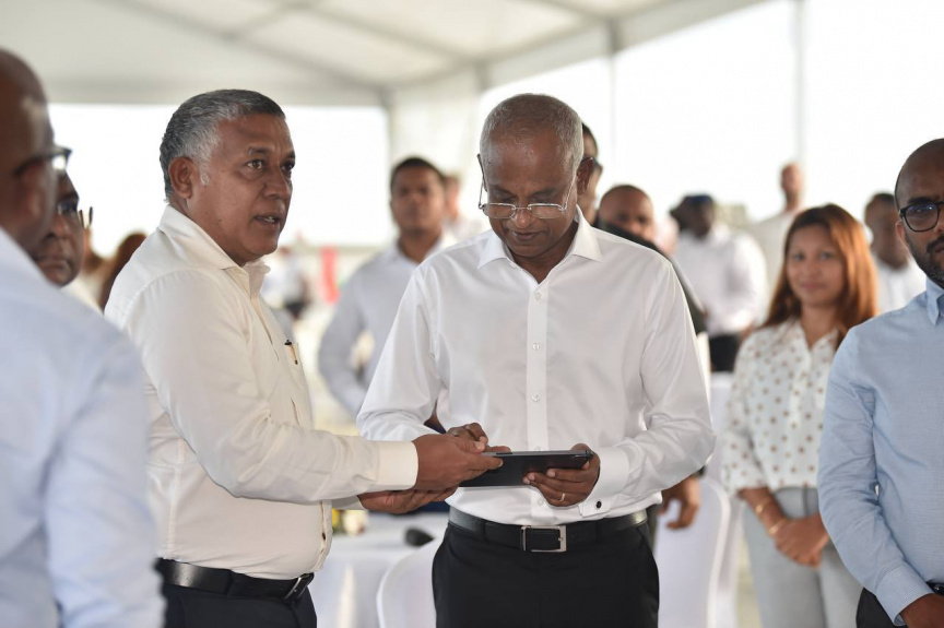 އިއްޔެ ހެދީ, މިއަދު ކޮންނަނީ: ރާއްޖެ ކުރިއަރާނެ މަގެއް ނުފެންނަ ސަބަބު އަމީނީ މަގުން!