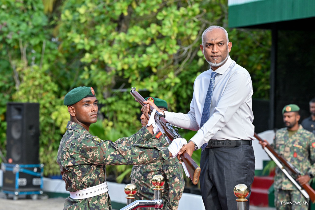 އަސްކަރިއްޔާ ތަރައްޤީކުރުމަށް ރައީސް ކުރައްވާ މަސައްކަތަށް ތަޢުރީފް