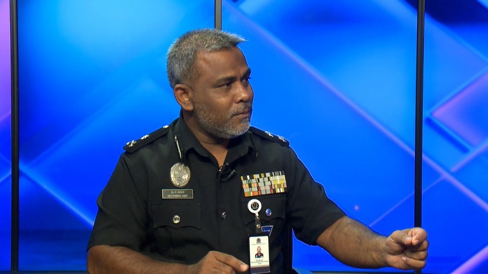 އާސިފަށް ވަޒީފާ ދިނުން ހުއްޓުވުމުގެ ވަގުތީ އަމުރެއް
