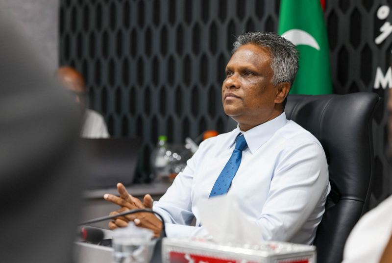 މަސައްކަތަށް ހުރަސްއެޅޭ ފަދަ ފަރުވާކުޑަ މުވައްޒަފުން ސިޓީ ކައުންސިލުގައި އެބަތިބި: މޭޔަރު އާޒިމް