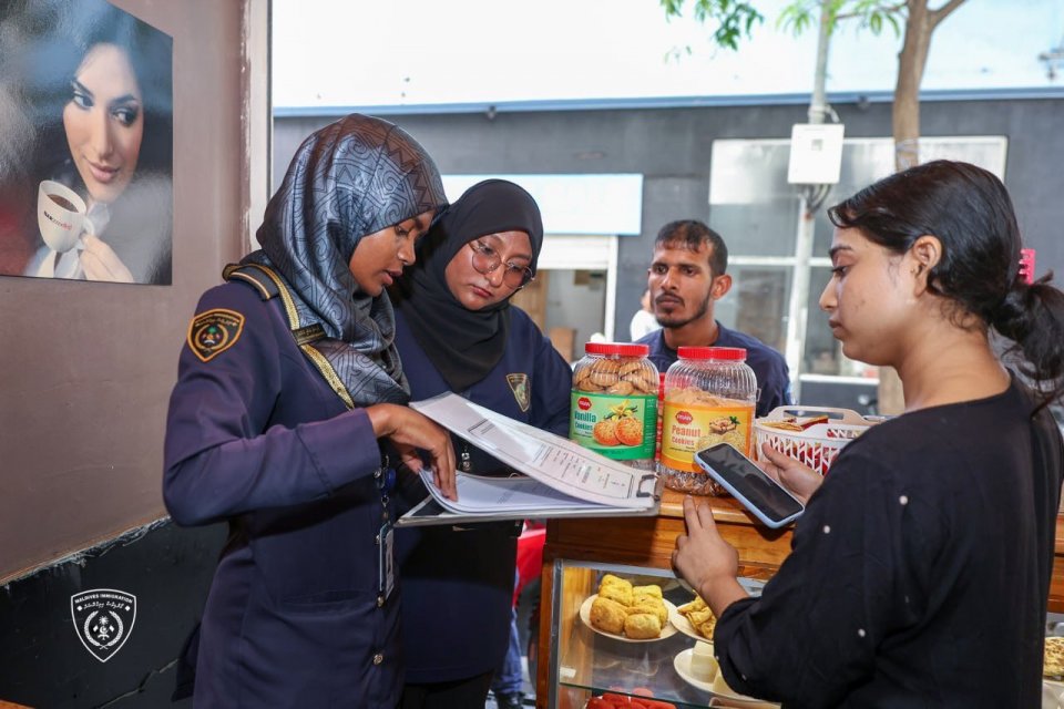 ގަވާއިދާ ހިލާފަށް ހިންގާ 107 ވިޔަފާރިއެއް ބަންދުކޮށްފި