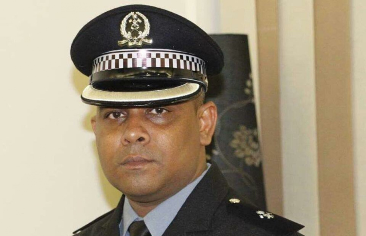 އާސިފަށް ވަޒީފާ ދިނުން ހުއްޓުމުގެ ވަގުތީ އަމުރެއް