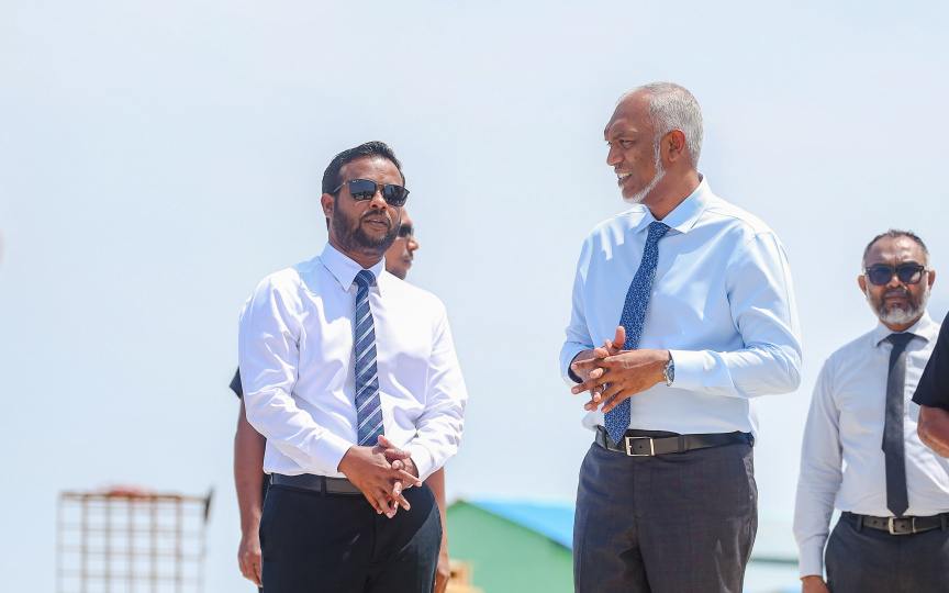 އިއްޔެ ހެދީ, މިއަދު ކޮންނަނީ: ރާއްޖެ ކުރިއަރާނެ މަގެއް ނުފެންނަ ސަބަބު އަމީނީ މަގުން!