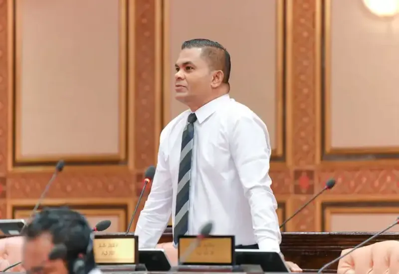 އައްޑޫ ބްރިޖާ ގުޅިގެން ހުޅުދޫ ދާއިރާގެ މެންބަރު ޝާހިދު ކުރެއްވި އުއްމީދީ ސުވާލަށް މިނިސްޓަރު ދެއްވީ ނާއުއްމީދީ ޖަވާބެއް