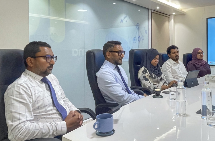 ސްޓޭޓް ފާމާއިން އެސްޓްރަޒެނިކާއާ އެކު މަސައްކަތް ކުރަނީ