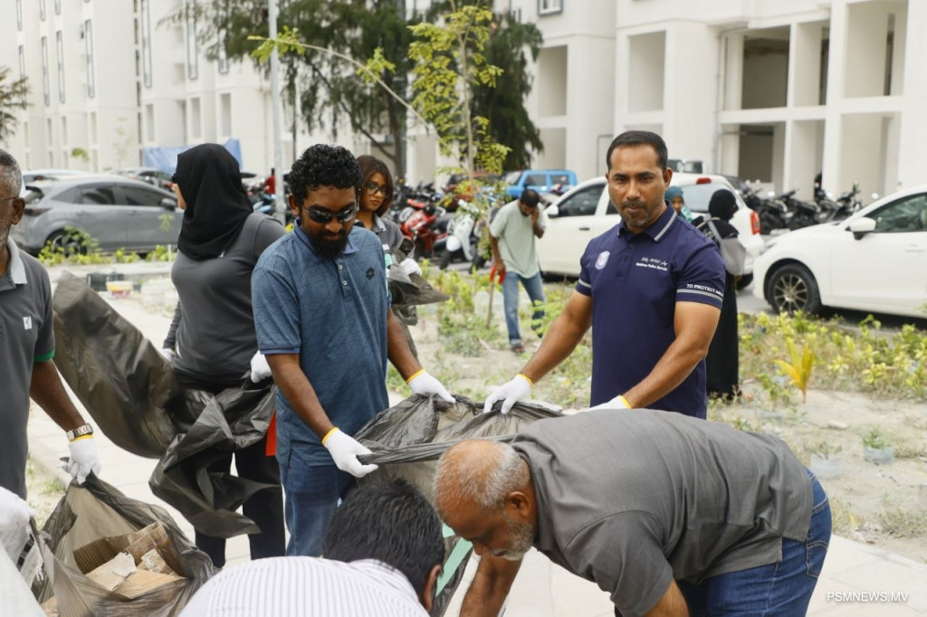 "މަދިރިން ރައްކާ" ކެމްޕެއިންގެ ދަށުން އަމާން އުދަރެސް ސަރަހައްދު ސާފުކުރުމުގެ ހަރަކާތެއް