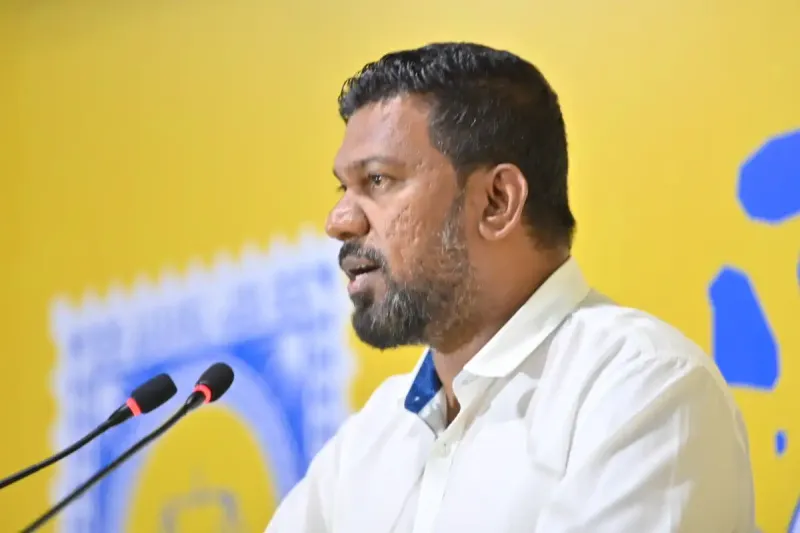 އެމްޑީޕީ އިން މުޒާހަރާ ބާއްވާ ވާހަކަ އިއުލާާން ކުރުމުން، މިނިސްޓަރުން ޓިކްޓޮކް ކުޅެން ފަށައިފި: ރާއީ