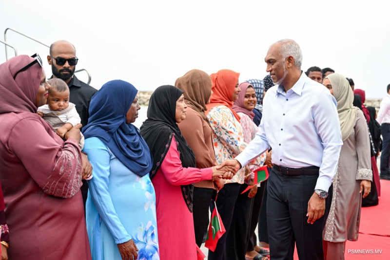 އުކުޅަހަށް ކުރެއްވި ދަތުރުފުޅަށްފަހު ރައީސްގެ ދެކަނބަލުން މާލެ ވަޑައިގެންފި