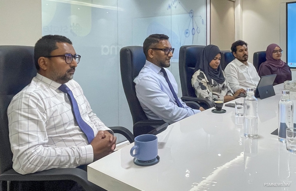 ރާއްޖެއަށް ބޭސް ގެނައުމަށް އެސްޓްރާޒެނެކާއާއެކު މަސައްކަތްތަކެއް