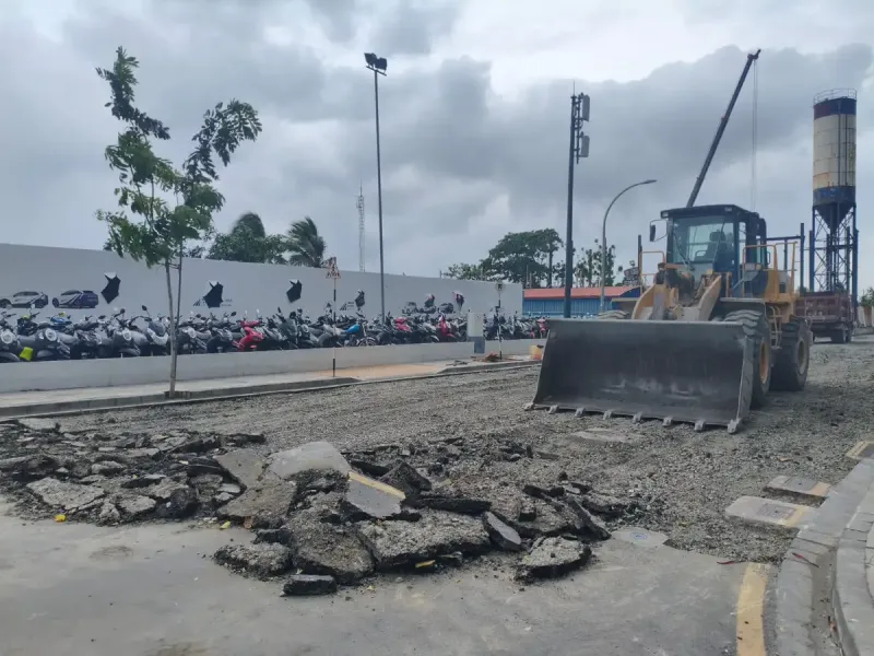 މި ސަރުކާރުން ތާރުއަޅައި ނިންމި އަމީނީމަގުގެ އެންމެފަހު ސެގްމަންޓް ހަލާކުވުމުން އަލުން މަގު މަރާމާތުކުރުމުގެ މަސައްކަތް ނޮވެމްބަރަށް ނިންމަނީ