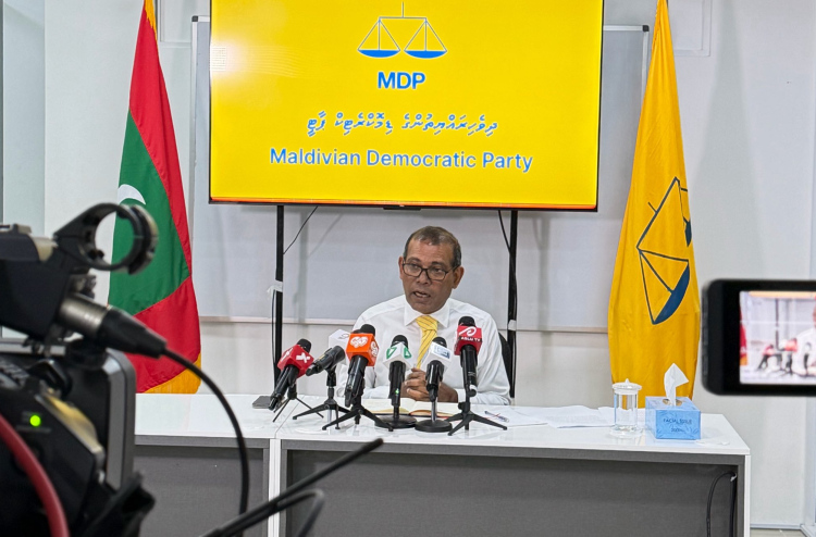 ނަޝީދު ގޮވާލެއްވީ 10 ދުވަސްތެރޭ ޑޮލަރުގެ ރޭޓު 19ރ. އަށް ތިރިކުރަން