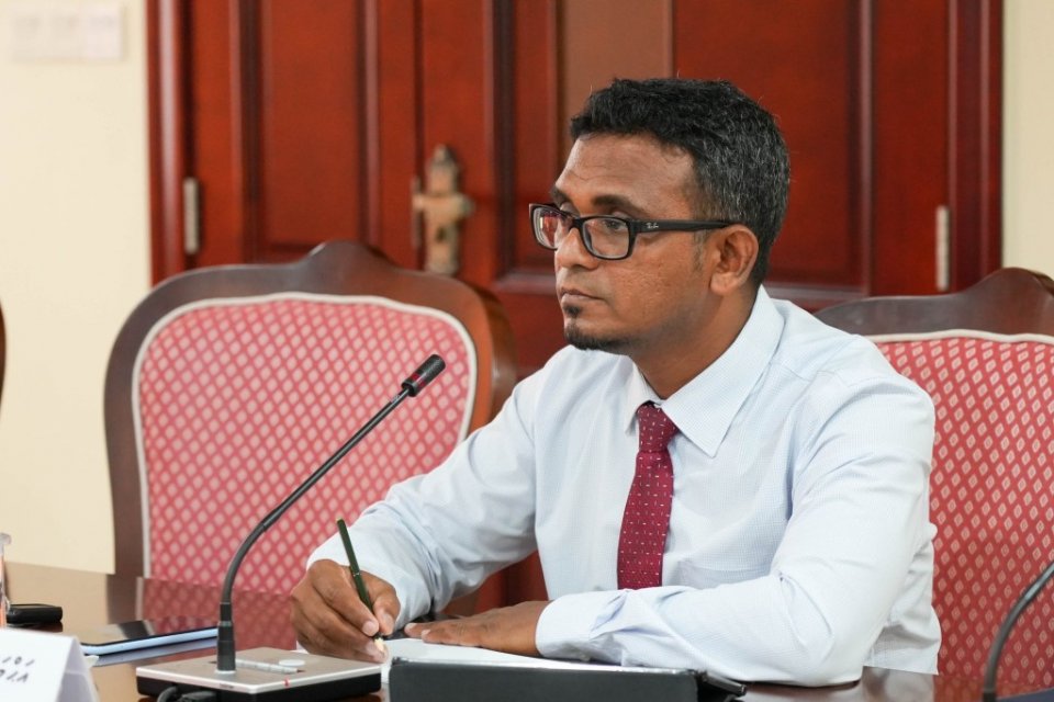 ޑޮލަރުގެ އަގު އުފުލޭތީ ގަވަރުނަރު މަޖިލީހަށް ހާޒިރުކުރަން އެމްޑީޕީން އެދިއްޖެ