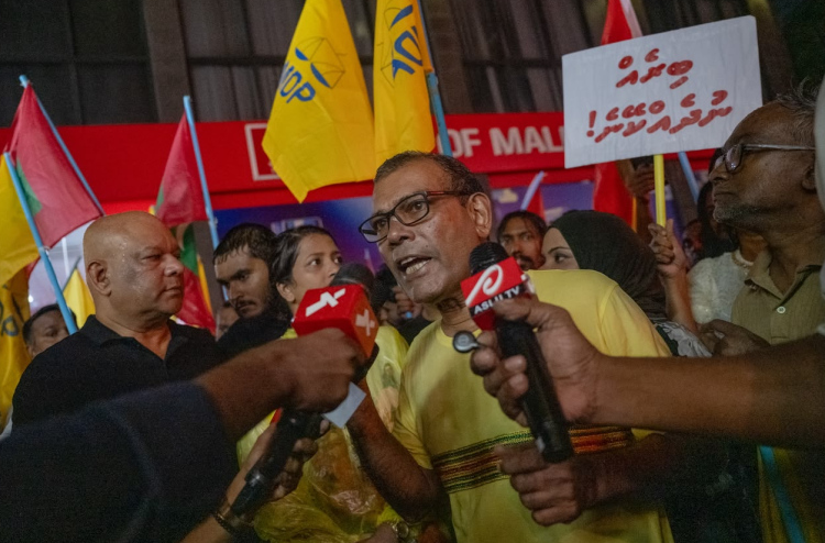 ޑޮލަރު ރޭޓު މަތިވުމާ ގުޅޭ މައުލޫމާތު އެމްއެމްއޭއިން އާންމުންނާ ހިއްސާކުރަންޖެހޭ: ނަޝީދު