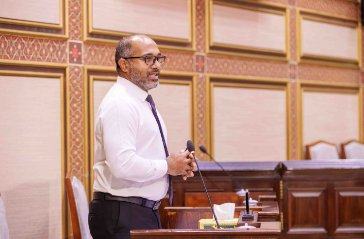 ފުލުހުންނާއި ސިފައިންގެ އަގުވައްޓާލާ ނަމަ ފިޔަވަޅު އެޅޭ ގޮތް ހަދަން ހޯމް މިނިސްޓަރު އެދިވަޑައިގެންފި
