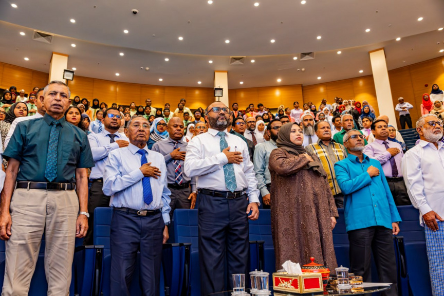 މި ޖީލުގެ ބައެއް ކުދިން ދިވެހި ބަހުން ވާހަކަދައްކަން ޖެހިލުންވާތަން ފެނޭ، މި ކަމާ ވަރަށް ވިސްނަން ޖެހޭ: ހީނާ