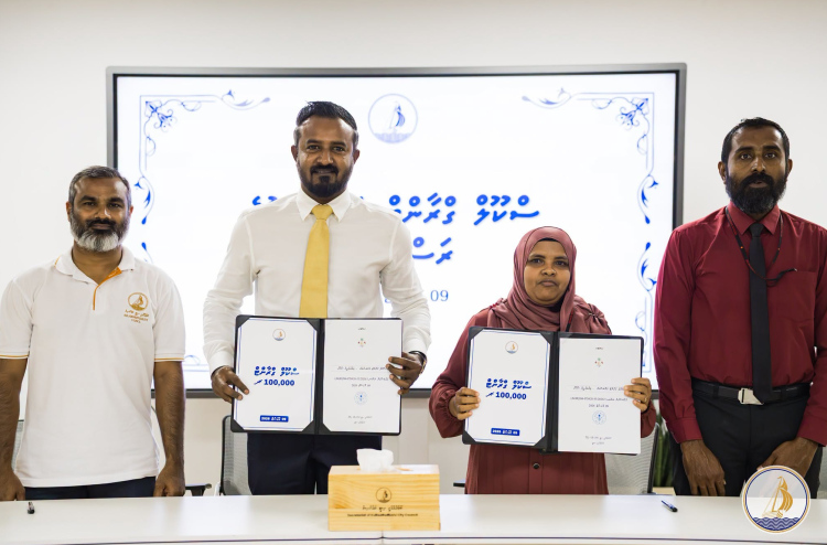 ކުޅުދުއްފުށީގެ ކޮންމެ ސްކޫލަކަށް ކައުންސިލުން 100،000ރ. ދެނީ