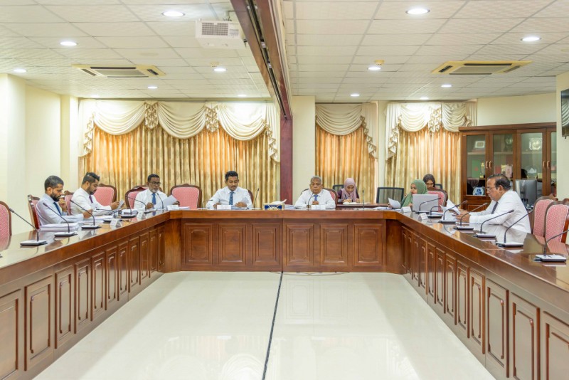 ރިސޯޓްތަކުން ޑޮލަރު މާރުކުރާ އުސޫލު ބަދަލު ކުރަން ހުށަހެޅި ހުށަހެޅުން އެއް ދުވަހުން ނިންމައިލަނީ